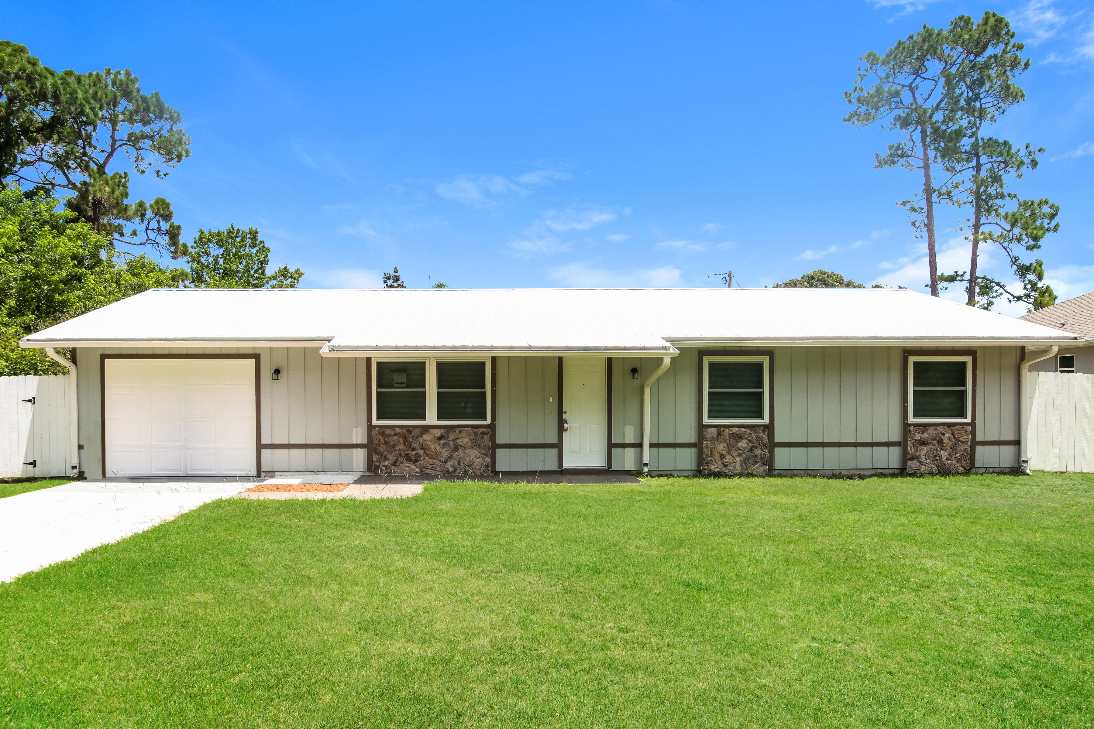 995 ARMSTRONG RD SE PALM BAY, FL 32909